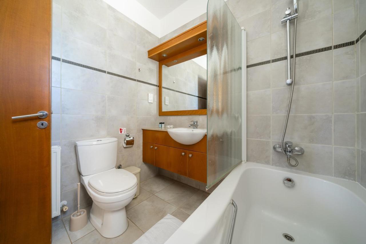 Atlantica 4 Bedroom Villa Near The Beach Protaras Exterior photo